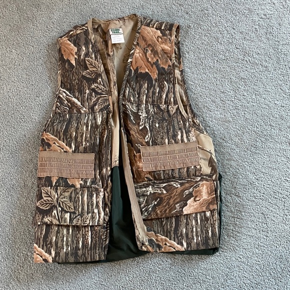 Ozark Trail Woodland Camo Vest - Picture 1 of 8